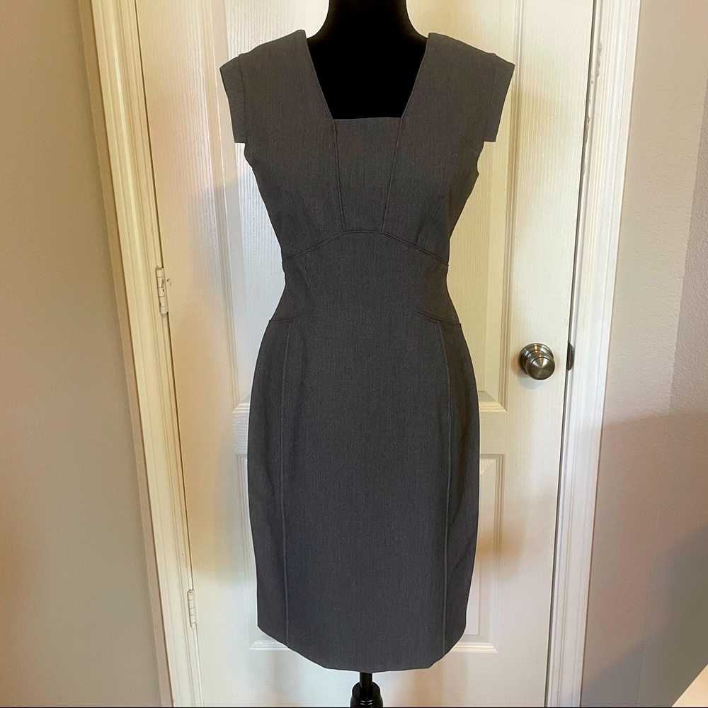 Antonio Melani size 2 structured gray dress with cap sleeves.